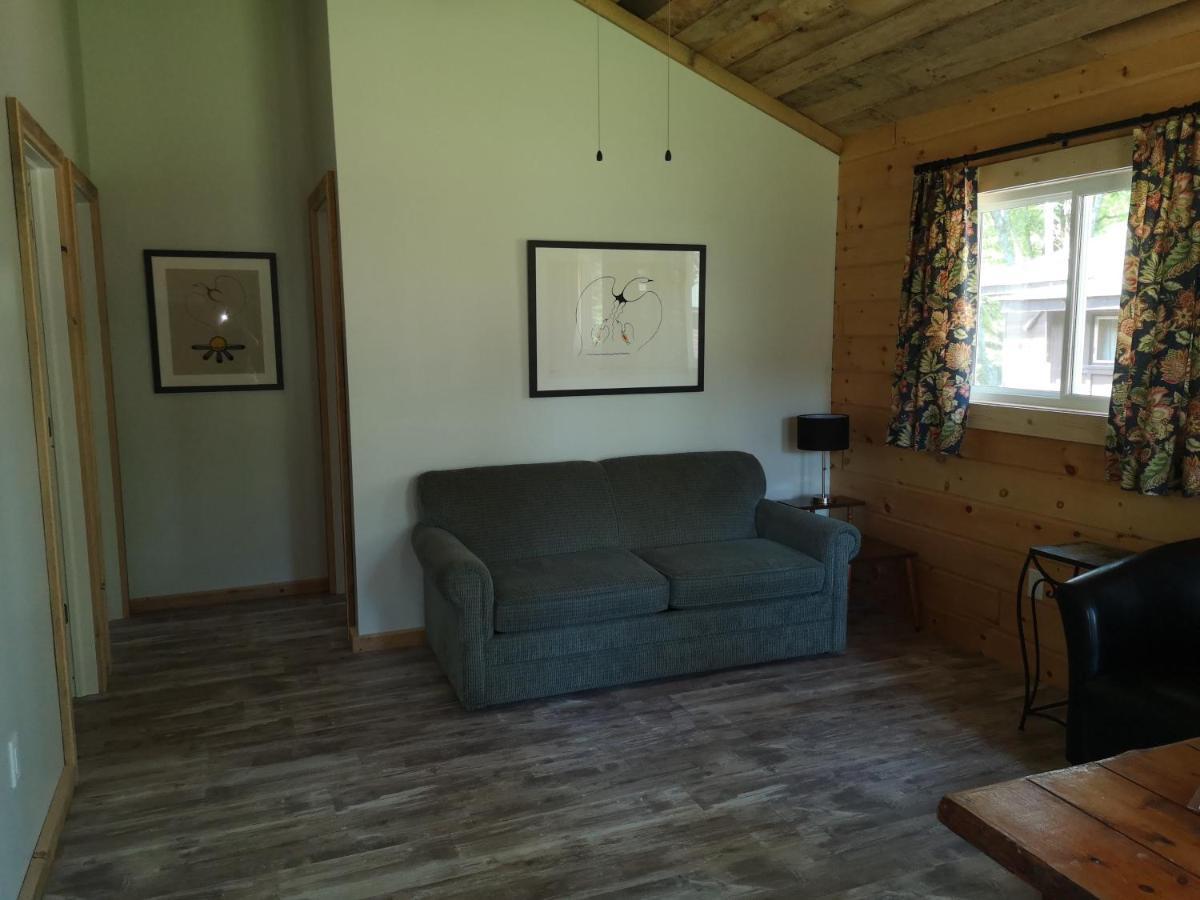 The Pines Cottage Resort Oxtongue Lake Екстериор снимка