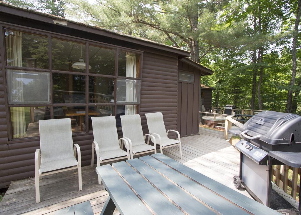 The Pines Cottage Resort Oxtongue Lake Екстериор снимка