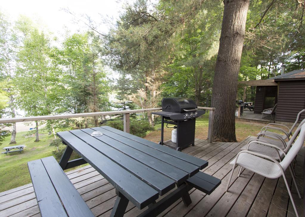 The Pines Cottage Resort Oxtongue Lake Екстериор снимка