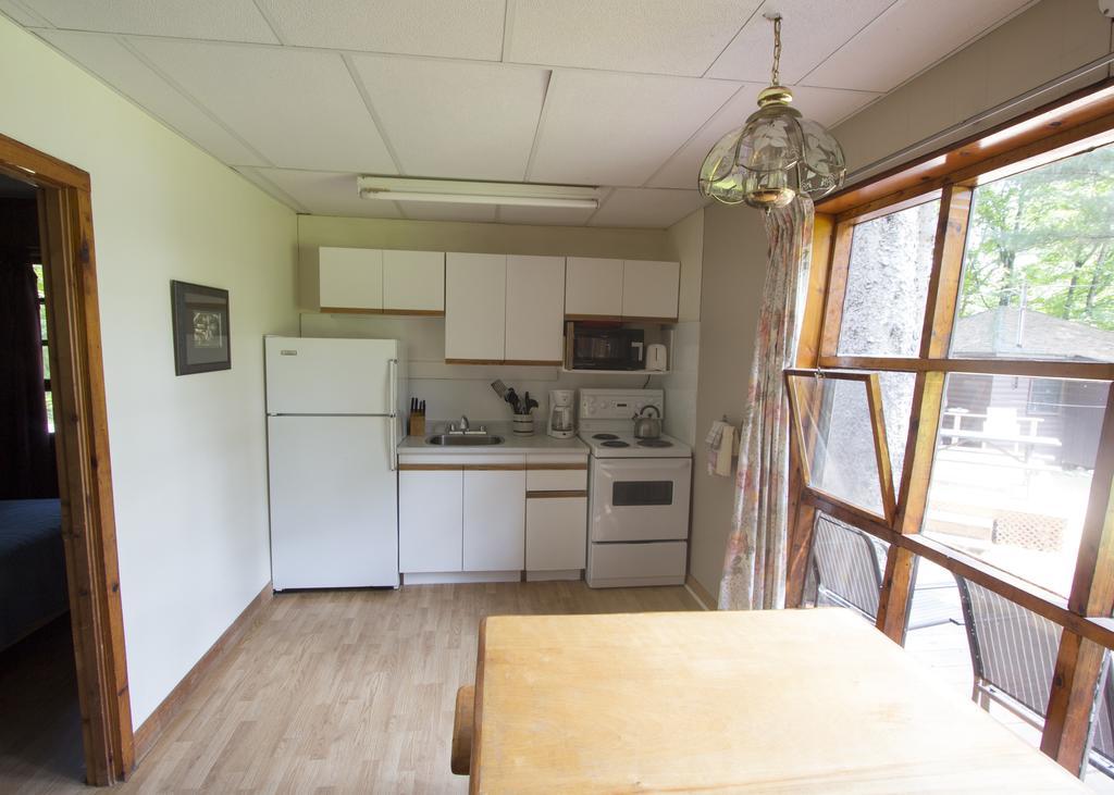 The Pines Cottage Resort Oxtongue Lake Екстериор снимка