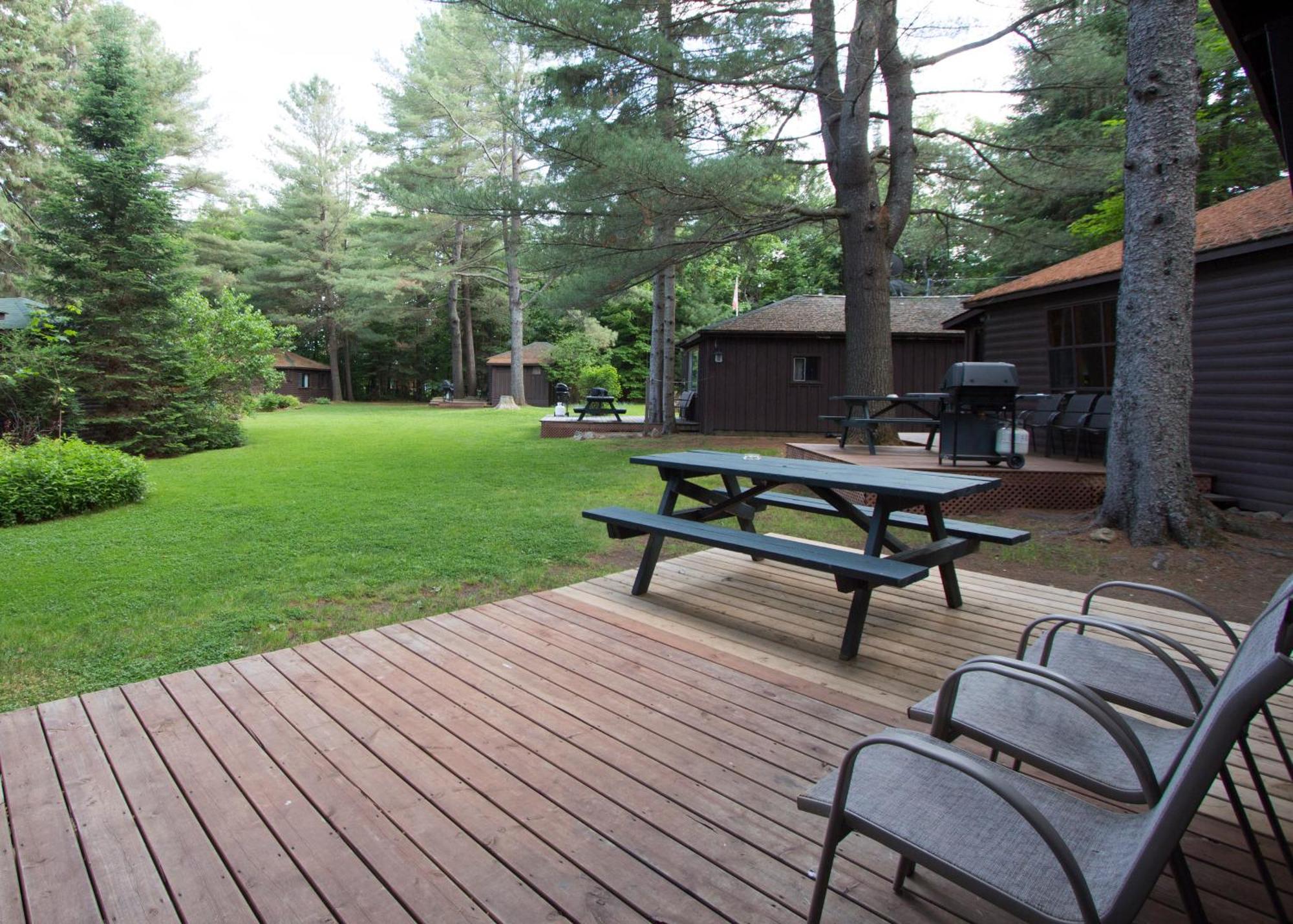 The Pines Cottage Resort Oxtongue Lake Екстериор снимка
