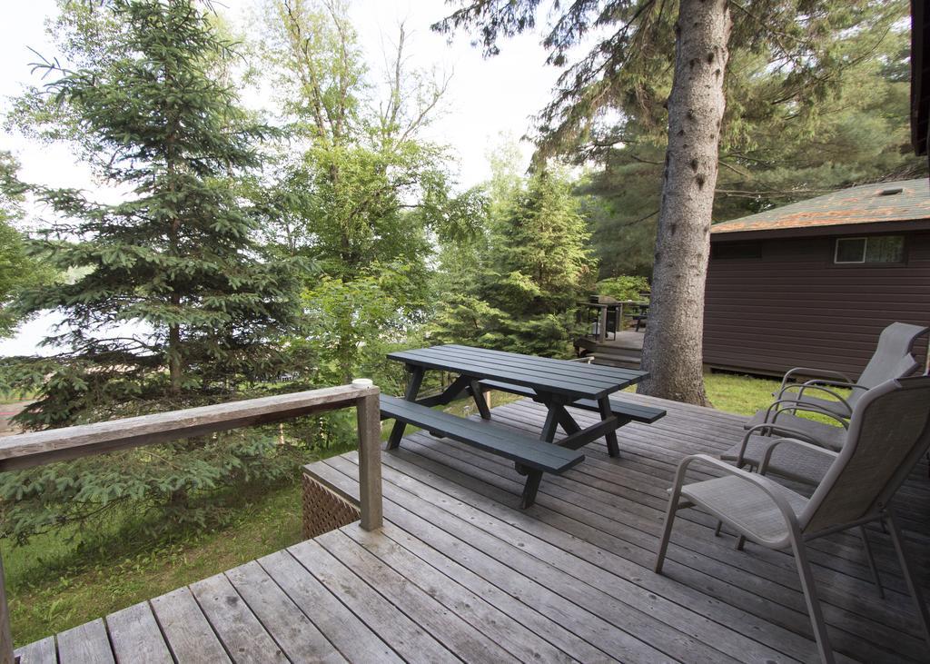 The Pines Cottage Resort Oxtongue Lake Екстериор снимка