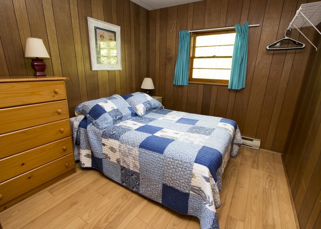 The Pines Cottage Resort Oxtongue Lake Екстериор снимка