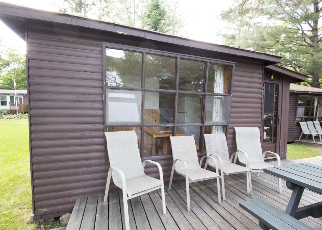 The Pines Cottage Resort Oxtongue Lake Екстериор снимка