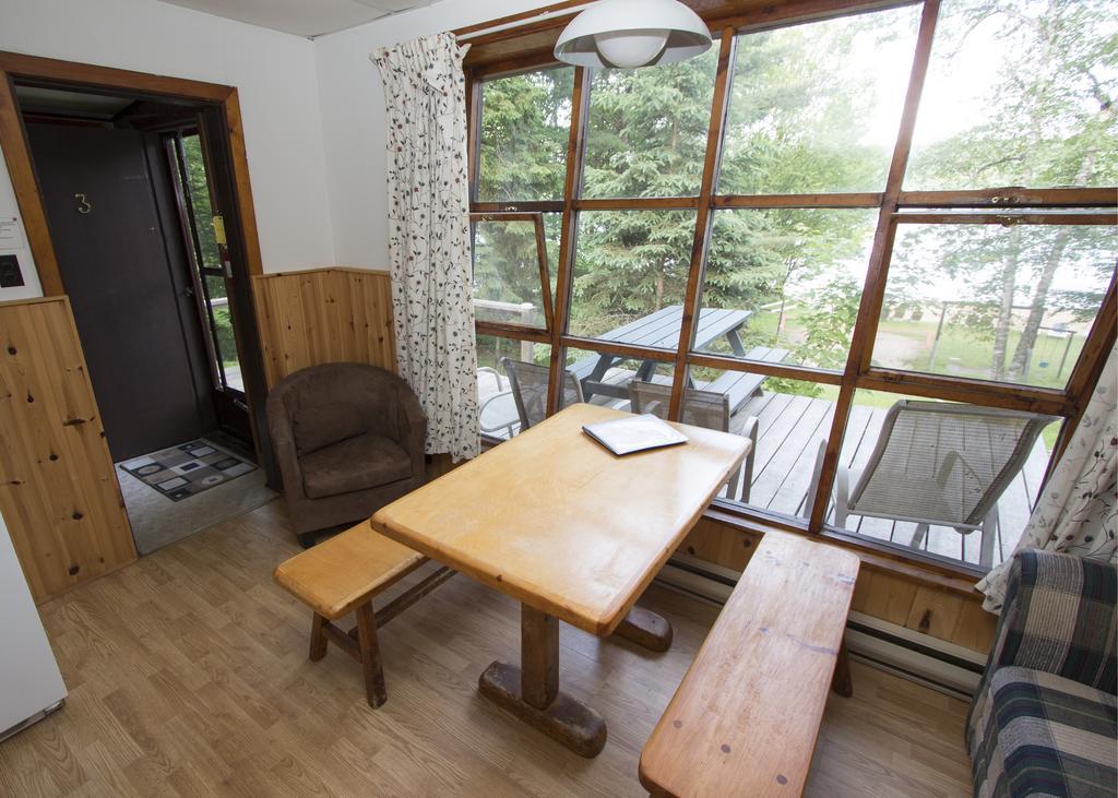 The Pines Cottage Resort Oxtongue Lake Екстериор снимка