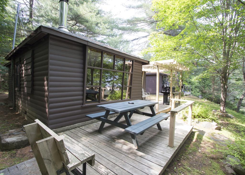 The Pines Cottage Resort Oxtongue Lake Екстериор снимка