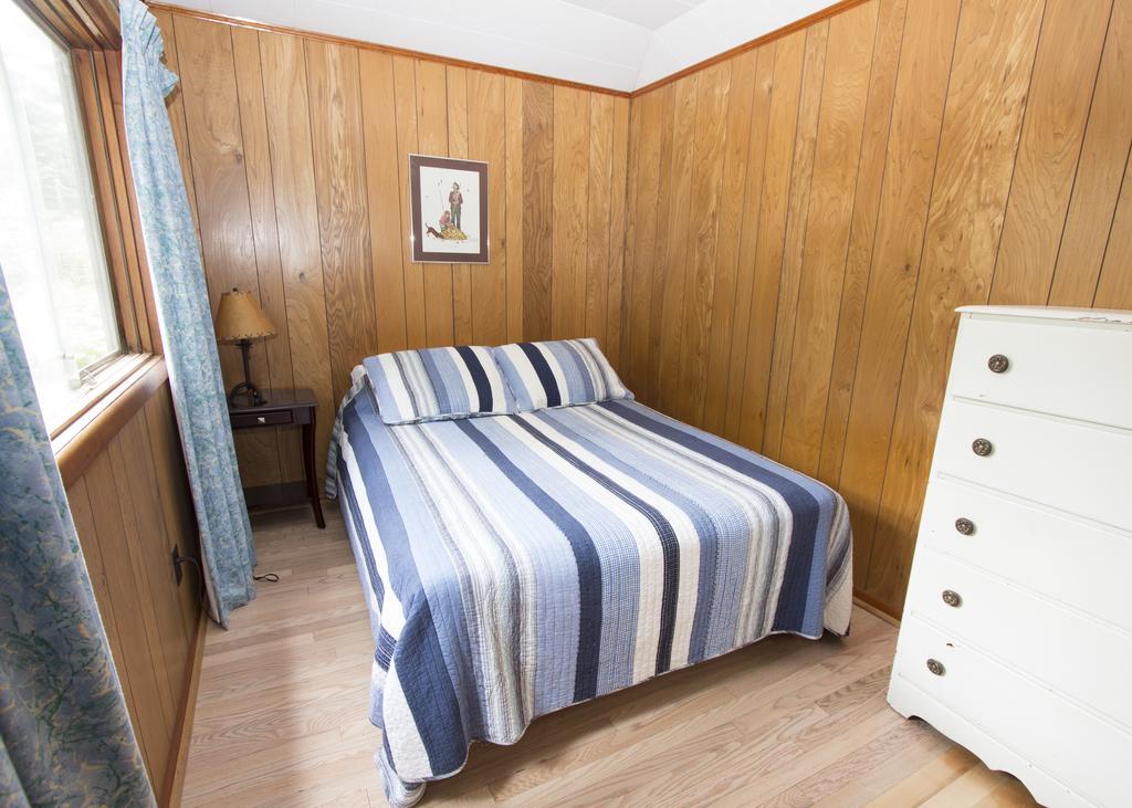 The Pines Cottage Resort Oxtongue Lake Екстериор снимка